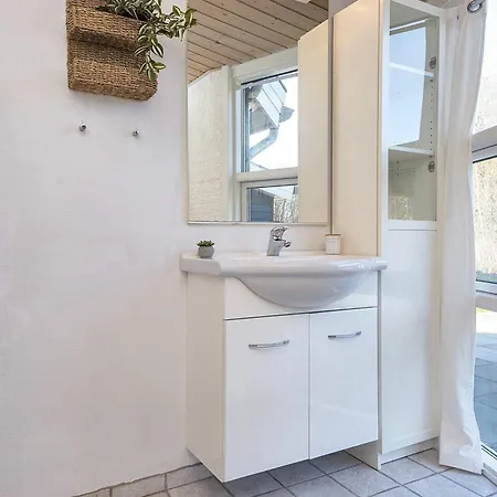 4 Star In Ansager-by Traum