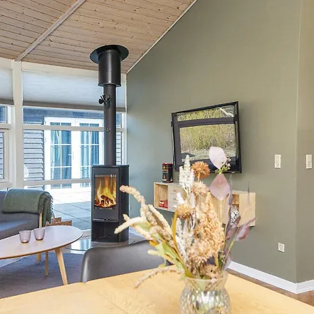 4 Star In Ansager-by Traum